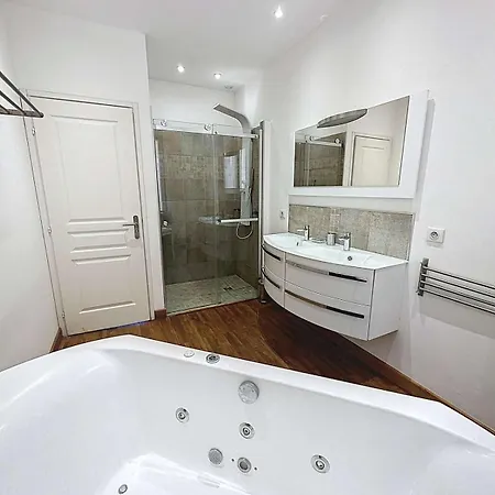 Luxury 1 Bedroom Quai St Pierre 2 Mins From The Palais & Croisette 269 *